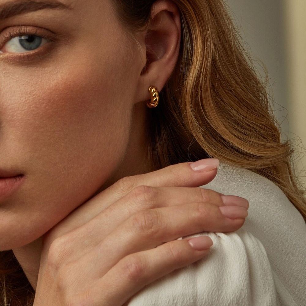 New - Mejuri Thin Croissant Dome Earrings 18K Gold Plates